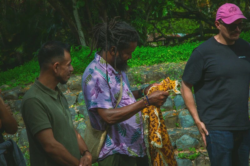 K’obomanik ch’ab’el - ofrenda con palabras Edgar Calel