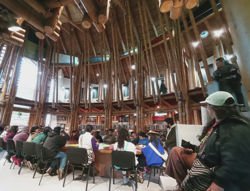 Palabreo de Kampa Wam: lenguajes naturales, pictogramas, petroglifos y arqueologías