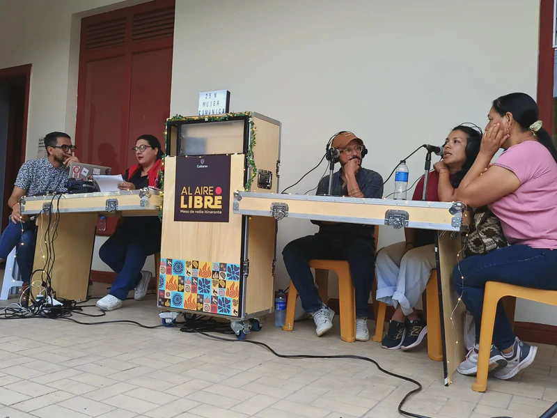 Activación: Al Aire Libre, Mesa de Radio Itinerante