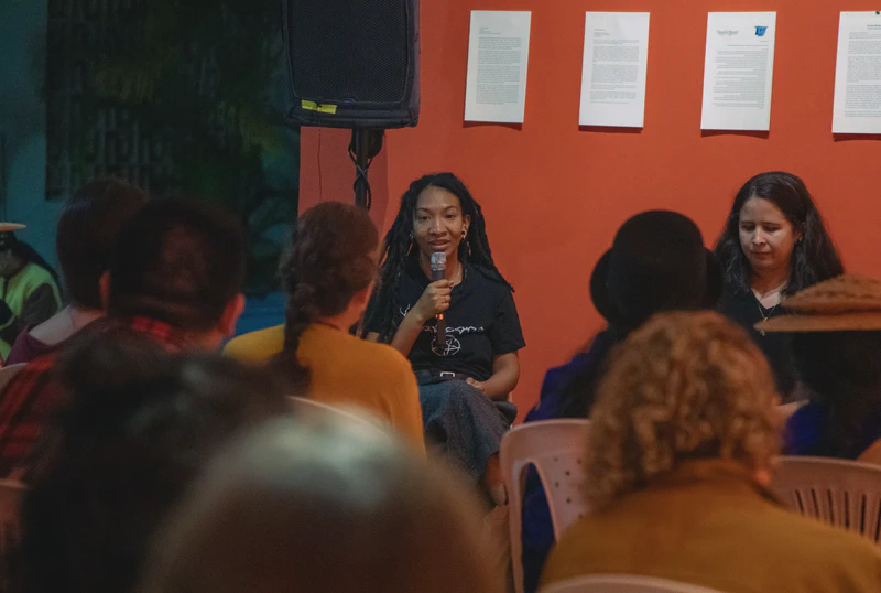 Un tejido de visiones: conversación curatorial sobre KAUKA, asamblea de mundos posibles