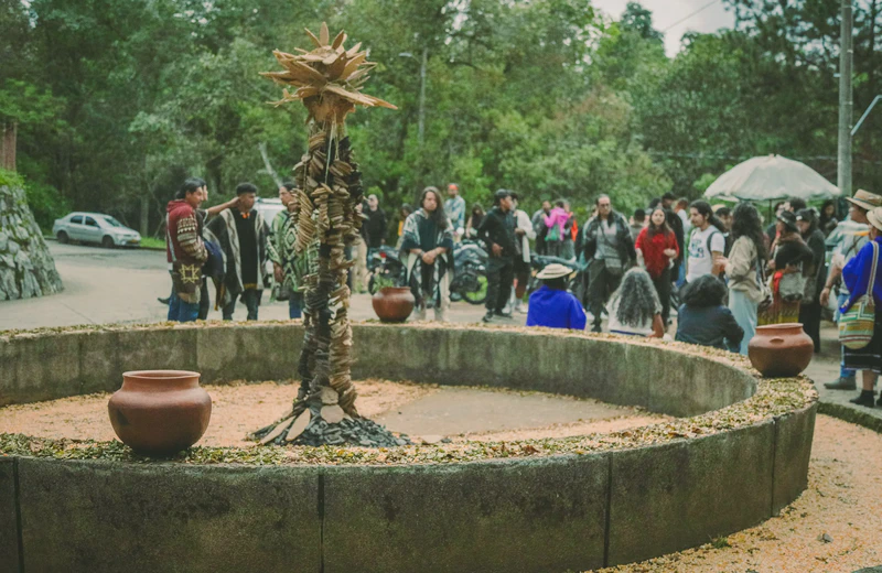 Kaukagua: ofrenda efímera Julieth Morales y Asociación Cultural Allpamama Wawakuna