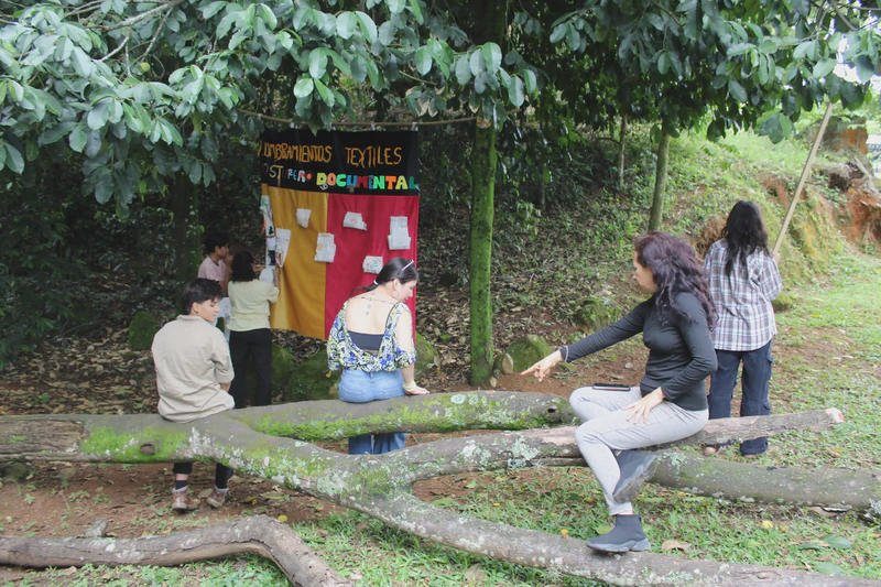 Alumbramientos textiles – Costurero documental