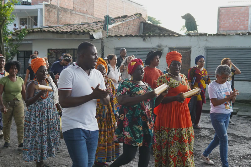 Tonga por las dos aguas / Recorrido por Monte Oscuro