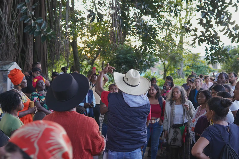 Tonga por las dos aguas / Recorrido por Monte Oscuro
