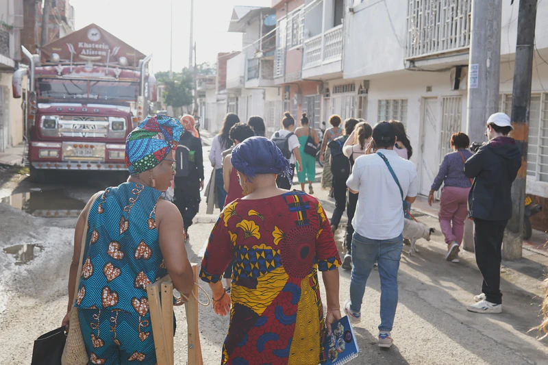 Tonga por las dos aguas / Recorrido por Monte Oscuro